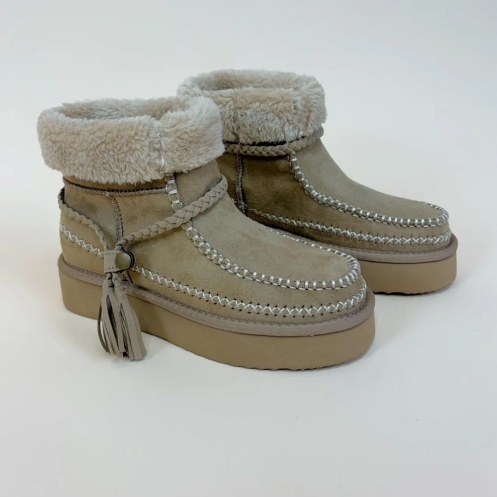 ShuShop Tan Ankle Booties with Tassel Size 10 New In Box